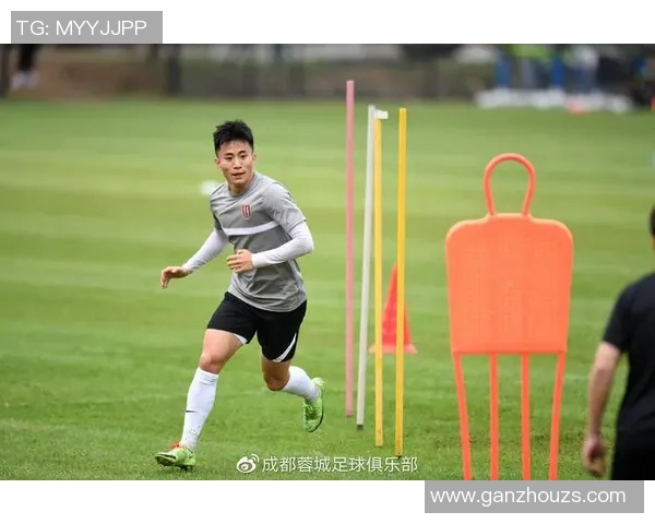 成都网球队战术变革引发热议全新打法助力球员提升竞技水平